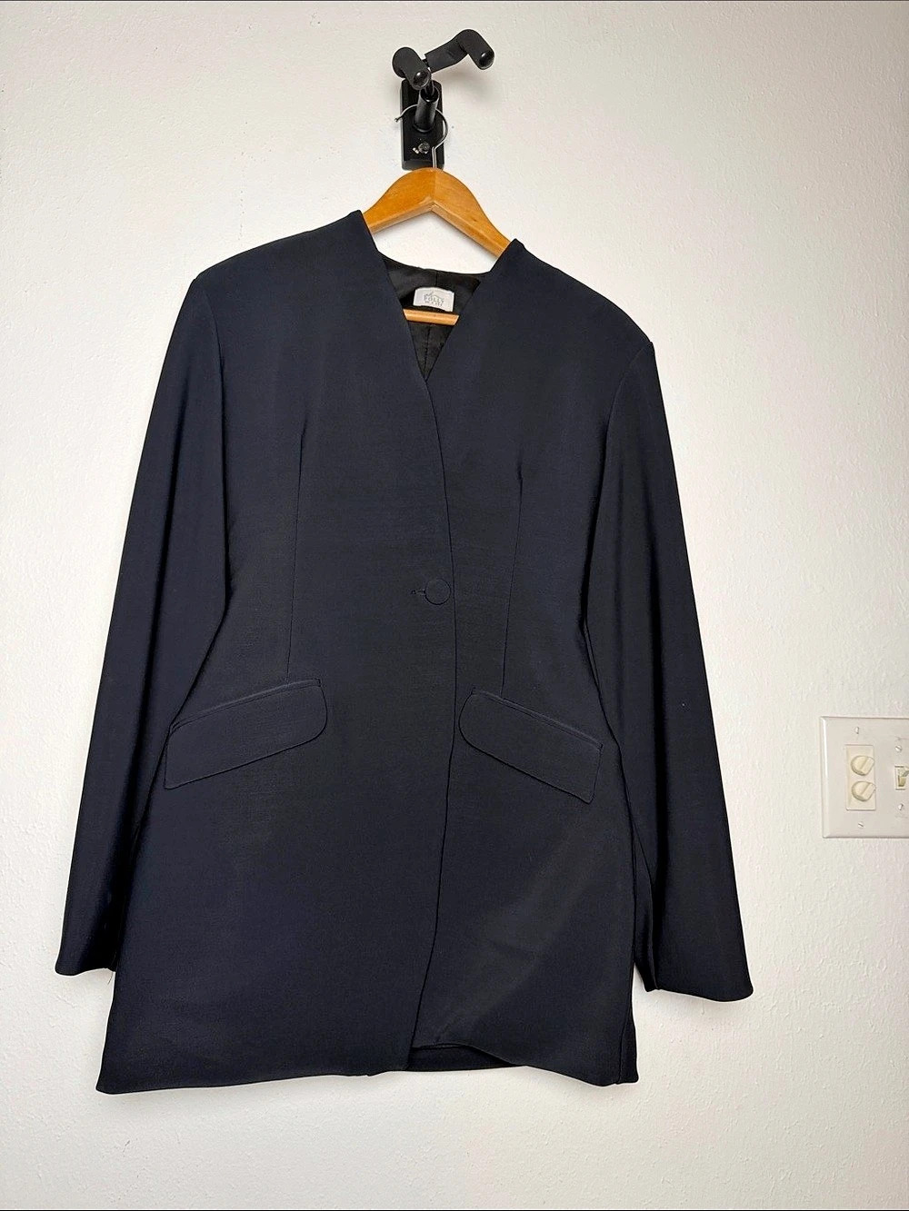 OH POLLY Women's Black Blazer size 2 Like New